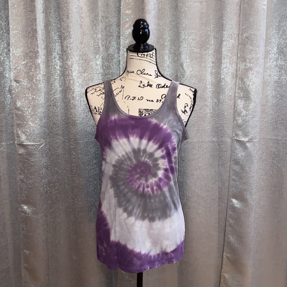 Super cute tie dye tank size large